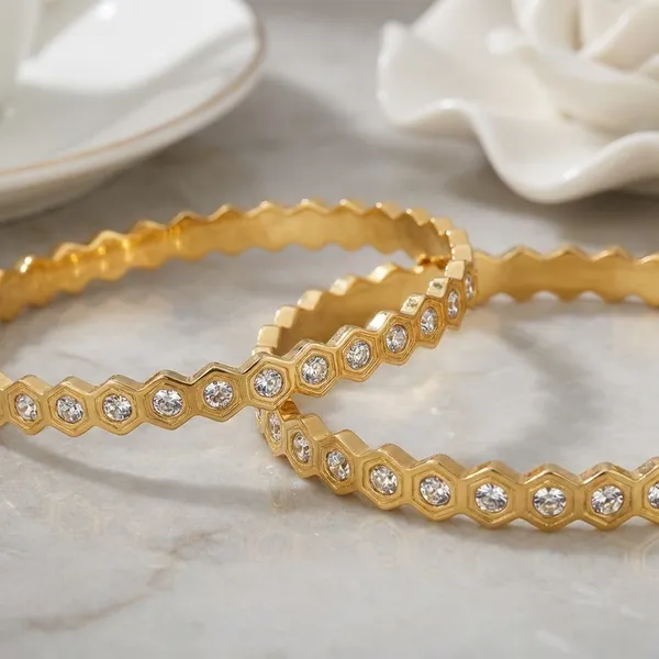 Kiyu_Ziyu_Exclusive_Collection_Gold-Toned_Scalloped_Bracelet_Set_With_Crystal_Embellishments_-_Plain_6620