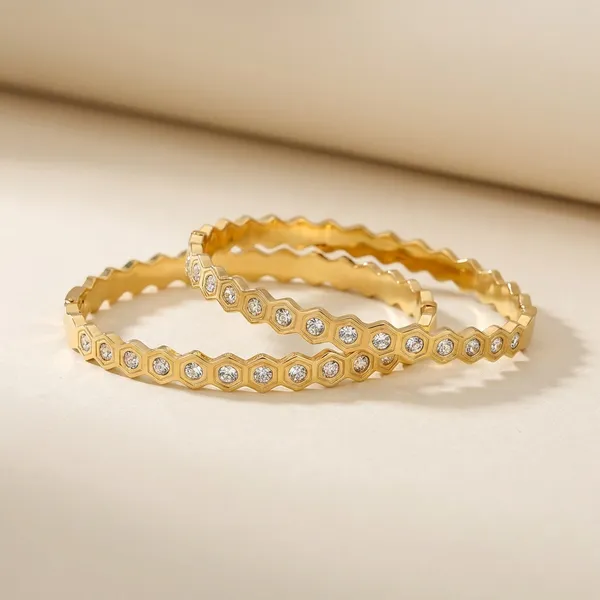 Kiyu_Ziyu_Exclusive_Collection_Gold-Toned_Scalloped_Bracelet_Set_With_Crystal_Embellishments_-_Plain_6620