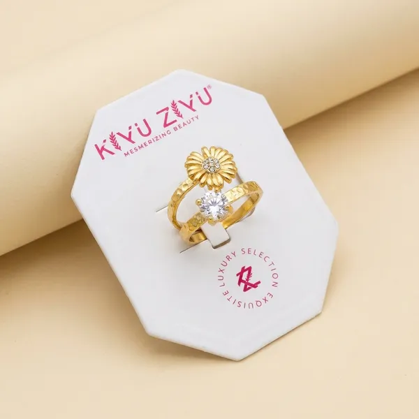 Golden_Daisy_Flower_Ring_With_Crystal_Accent