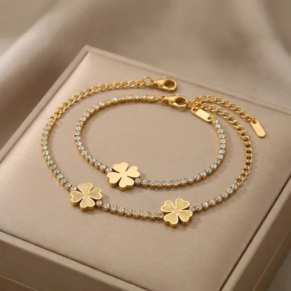 Elegant_Clover_Charm_Bracelet_With_Crystal_Chain