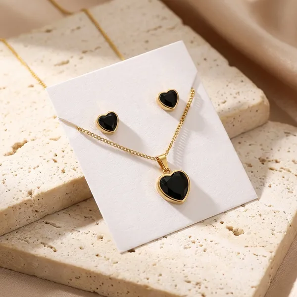 Heart-Shaped_Pendant_Necklace_And_Earring_Set
