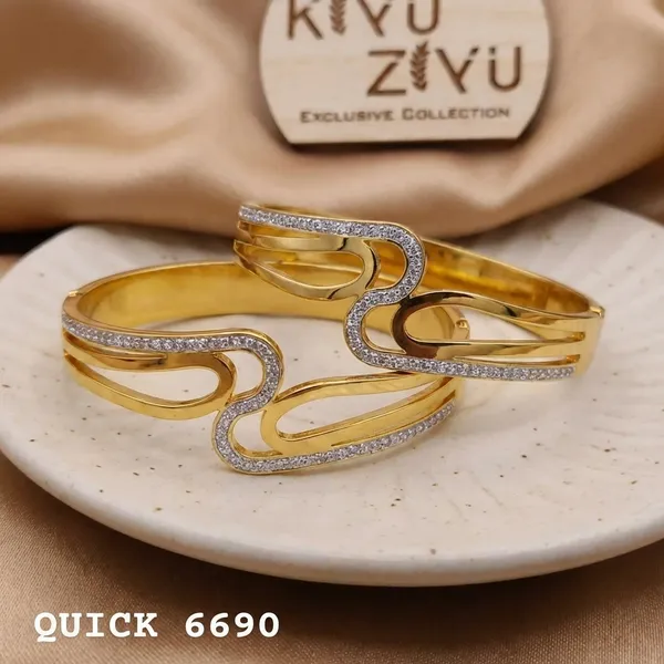 Kivu_Zivu_Exclusive_Collection_Gold-Toned_Couple_Rings_With_Crystal_Accents_-_Quick_6690