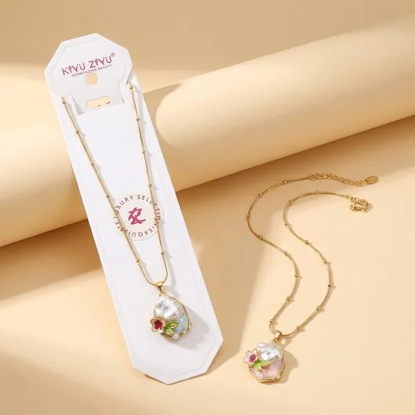 Elegant_Pearl_Shell_Pendant_Necklace_With_Delicate_Gold_Chain