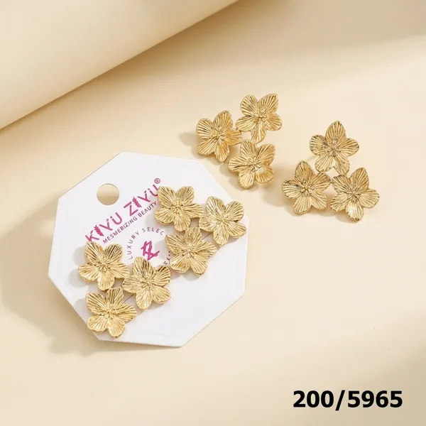 Gold-Toned_Floral_Cluster_Stud_Earrings