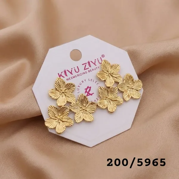 Gold-Toned_Floral_Cluster_Stud_Earrings