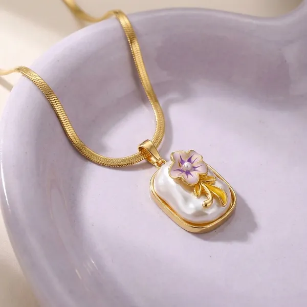 Sparkling_Floral_Pendant_Necklace_With_Gold-Tone_Chain