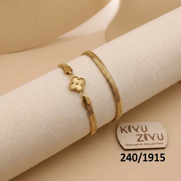 Kyu_Zyu_Exclusive_Collection_Gold-Tone_Clover_Bracelet