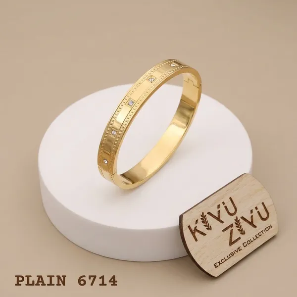 Kivu_Zivu_Exclusive_Collection_Gold-Plated_Studded_Bracelet