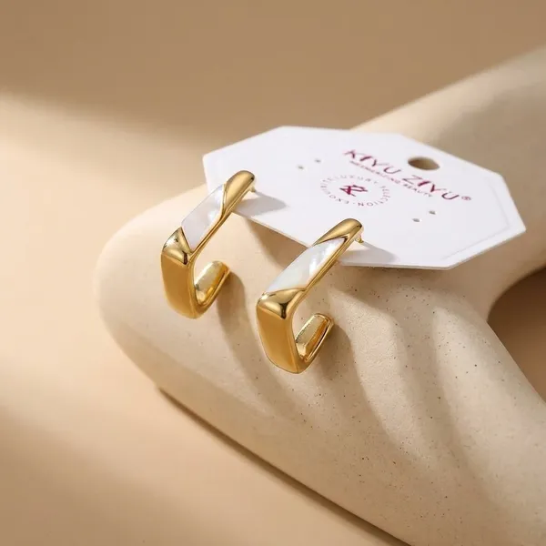 Elegant_Gold-Plated_Mismatched_Earrings_Set_-_Modern_Asymmetric_Design