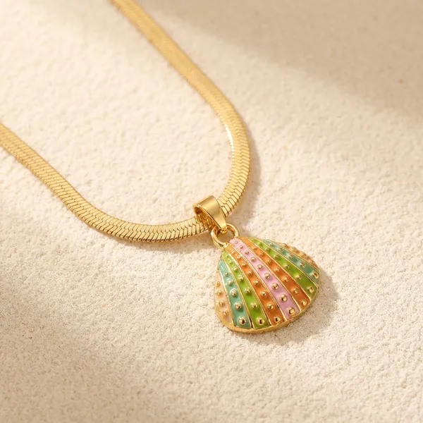 Gold_Tone_Shell_Pendant_Necklace_With_Chain