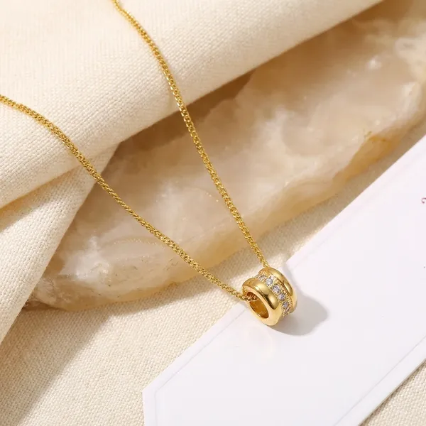 Elegant_Gold-Toned_Pendant_Necklace_With_Delicate_Chain