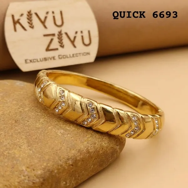 Kyu_Zyu_Exclusive_Collection_Gold-Tone_Chevron_Bangle_Set