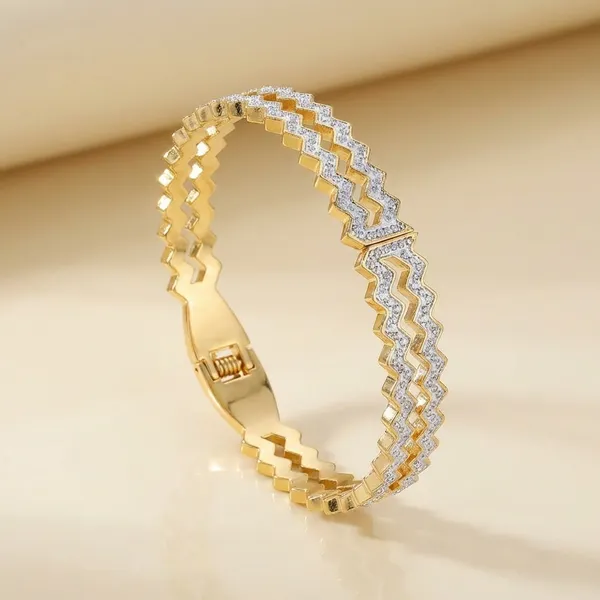 Kyvu_Znzu_Exclusive_Collection_-_Elegant_Gold_And_Silver_Zigzag_Crystal_Bracelet_Set