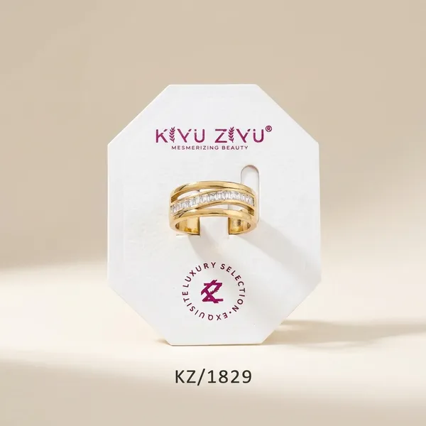 Elegant_Triple-Band_Gold_Ring_With_Crystal_Stones