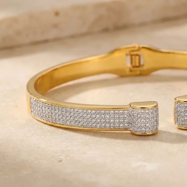 Kyu_Zyu_Exclusive_Collection_Gold-Tone_Bangle_With_Sparkling_Crystal_Embellishments