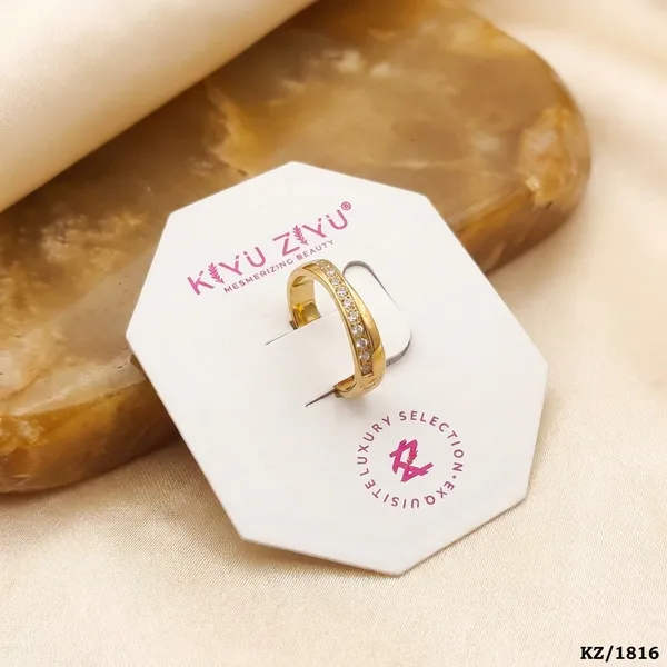 Elegant_Gold-Toned_Ring_Set_With_Crystal_Embellishments
