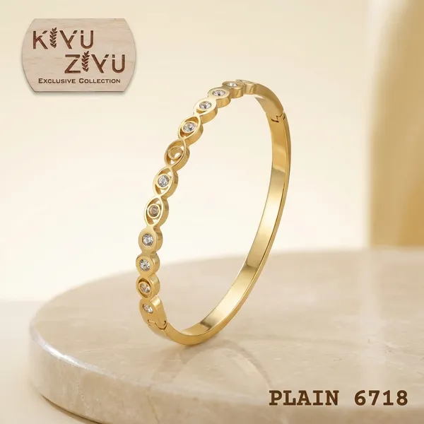 Kvu_Zkvu_Exclusive_Collection_Gold-Toned_Crystal_Studded_Bangle_Set_-_Plain_6718