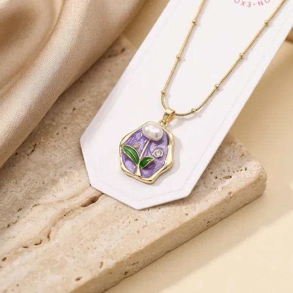 Crystal_Tulip_Pendant_Necklace_With_Gold_Chain