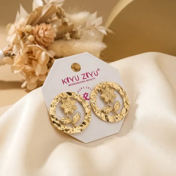 Gold-Toned_Floral_Cutout_Circular_Stud_Earrings