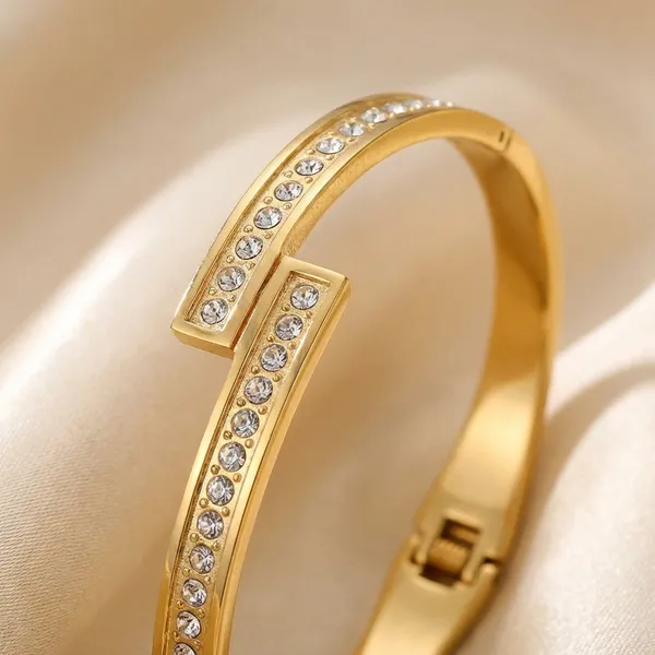 Kiyu_Ziyu_Exclusive_Collection_Gold-Plated_Crystal_Bangle_Bracelet_Set
