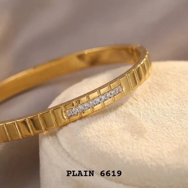 Kiyu_Ziyu_Exclusive_Collection_Gold-Toned_Bracelet_With_Crystal_Detailing_-_Plain_6619