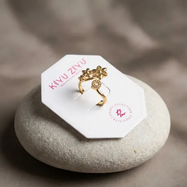 Elegant_Gold-Tone_Floral_Ring_With_Crystal_Accent