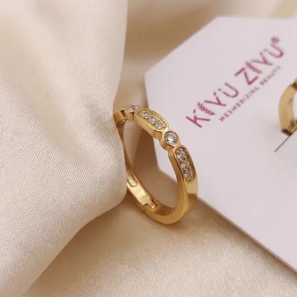Gold-Toned_Crystal_Rings_-_Kz/1820
