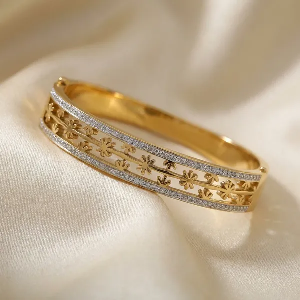 Elegant_Gold-Plated_Floral_Bracelet_Bangle_Set