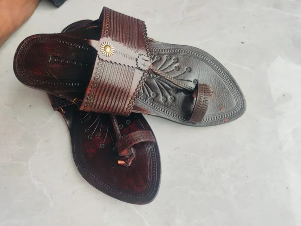 Dark_Brown_Leather_Rajeshahi_Kapshi_Kolhapuri_Chappal_For_Men