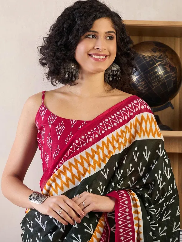 Black_And_Dark_Pink__Minute_Ready_To_Wear_Mul_Cotton_Digital_Printed_Saree_With_Pocket_For_Women_&_Girl'S