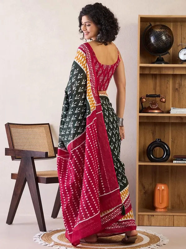 Black_And_Dark_Pink__Minute_Ready_To_Wear_Mul_Cotton_Digital_Printed_Saree_With_Pocket_For_Women_&_Girl'S