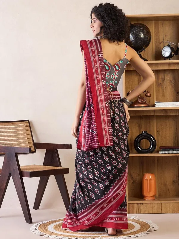 Black_And_Maroon__Minute_Ready_To_Wear_Mul_Cotton_Digital_Printed_Saree_With_Pocket_For_Women_&_Girl'S