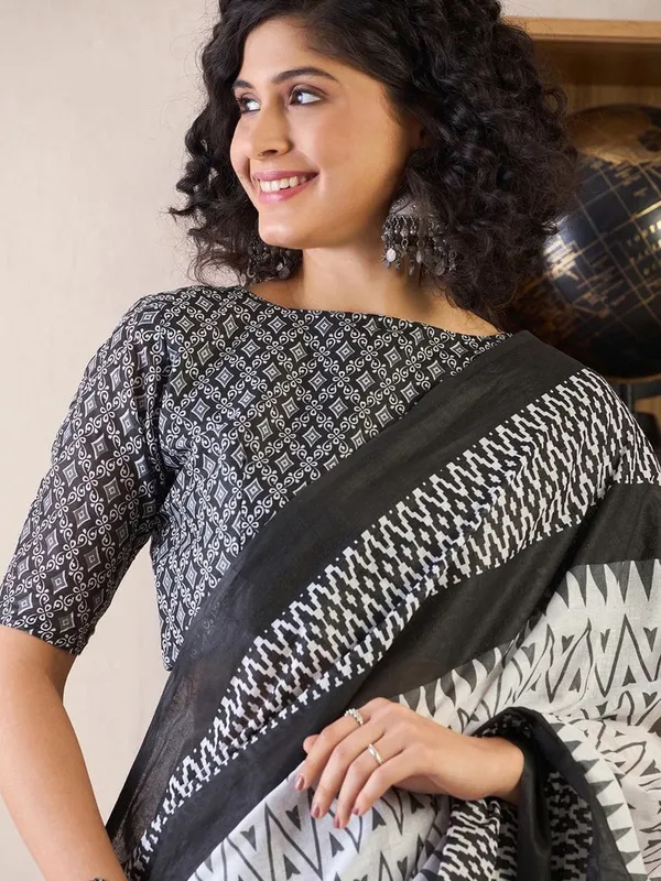 Black_And_White__Minute_Ready_To_Wear_Mul_Cotton_Digital_Printed_Saree_With_Pocket_For_Women_&_Girl'S