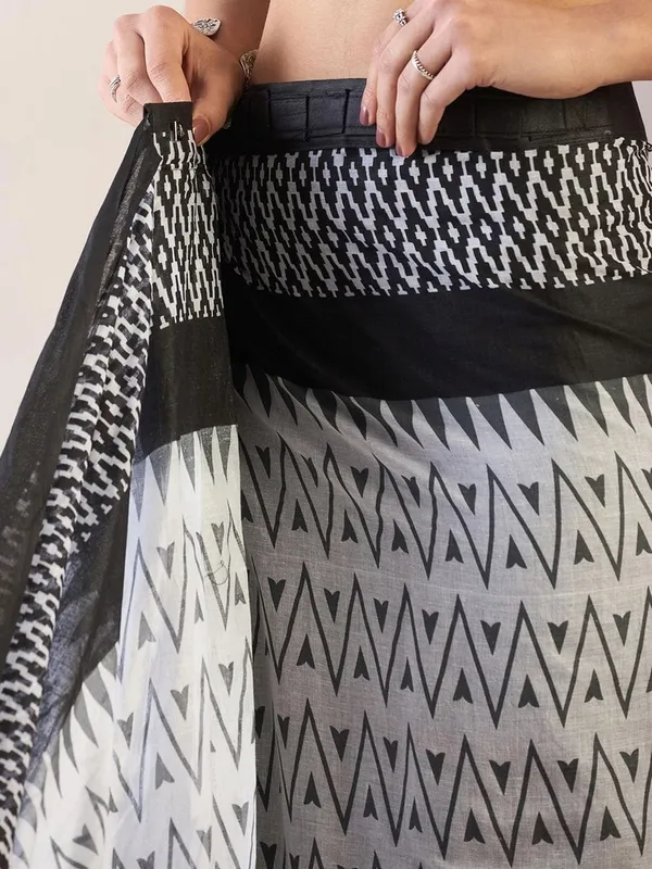 Black_And_White__Minute_Ready_To_Wear_Mul_Cotton_Digital_Printed_Saree_With_Pocket_For_Women_&_Girl'S