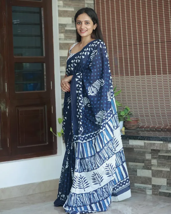 Blue_-Minute_Ready_To_Wear__Cotton_Saree_For_Women_&_Girl'S