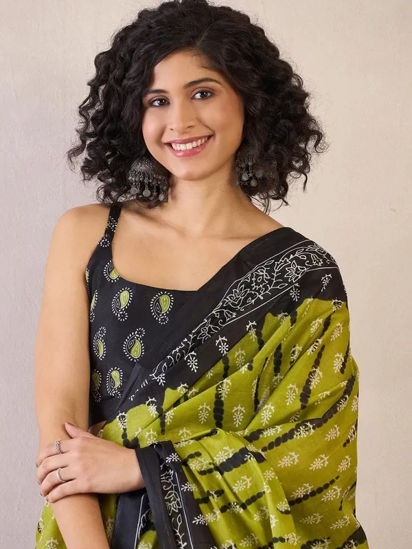 Mahendi_And_Black__Minute_Ready_To_Wear_Mul_Cotton_Digital_Printed_Saree_With_Pocket_For_Women_&_Girl'S