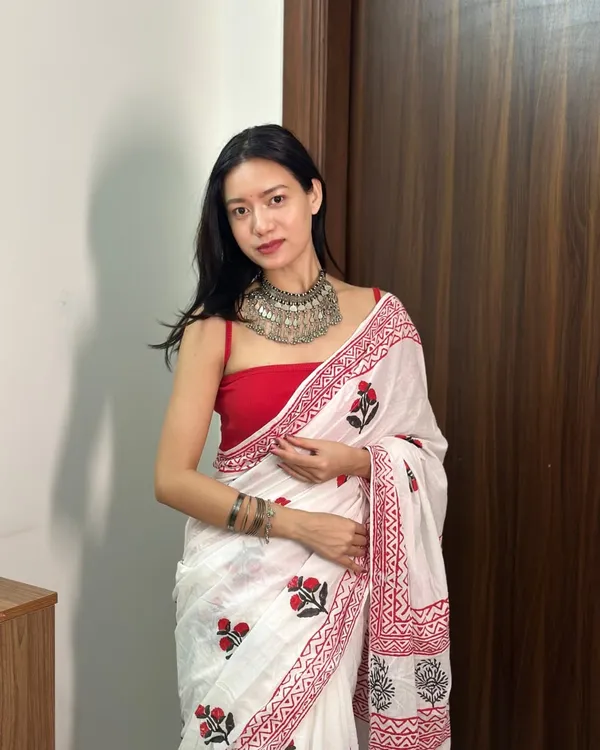 Off_White__Minute_Ready_To_Wear_Mul_Cotton_Digital_Printed_Saree_With_Pocket_For_Women_&_Girl'S