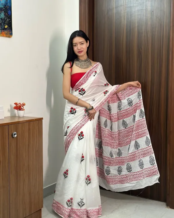 Off_White__Minute_Ready_To_Wear_Mul_Cotton_Digital_Printed_Saree_With_Pocket_For_Women_&_Girl'S