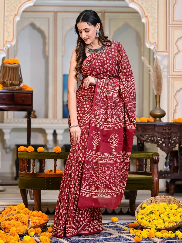 Red_-Minute_Ready_To_Wear_Cotton_Saree_For_Women_&_Girl'S