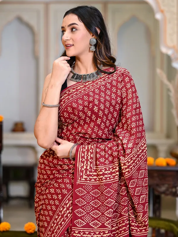 Red_-Minute_Ready_To_Wear_Cotton_Saree_For_Women_&_Girl'S