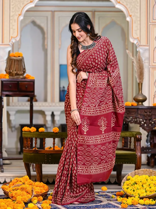 Red_-Minute_Ready_To_Wear_Cotton_Saree_For_Women_&_Girl'S