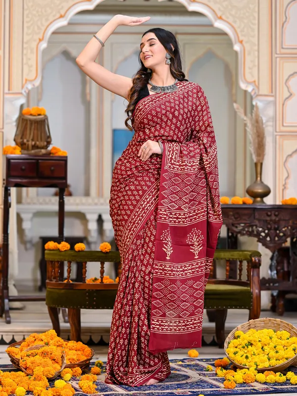 Red_-Minute_Ready_To_Wear_Cotton_Saree_For_Women_&_Girl'S