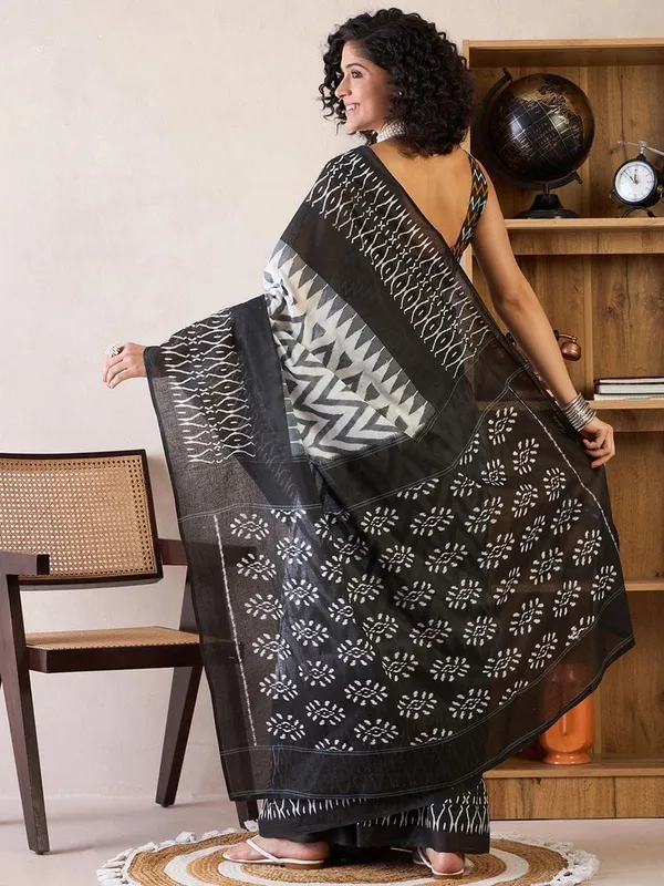 White_And_Black__Minute_Ready_To_Wear_Mul_Cotton_Digital_Printed_Saree_With_Pocket_For_Women_&_Girl'S