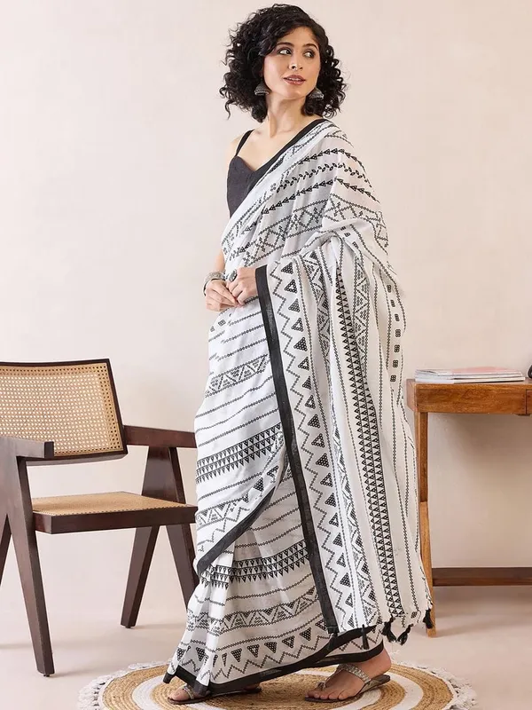 White_And_Black__Minute_Ready_To_Wear_Mul_Cotton_Digital_Printed_Saree_With_Pocket_For_Women_&_Girl'S