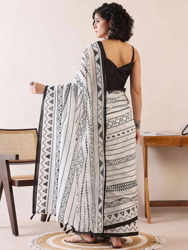 White_And_Black__Minute_Ready_To_Wear_Mul_Cotton_Digital_Printed_Saree_With_Pocket_For_Women_&_Girl'S