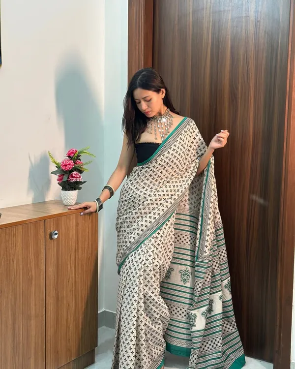 Off_White__Minute_Ready_To_Wear_Mul_Cotton_Digital_Printed_Saree_With_Pocket__For_Women_&_Girl'S