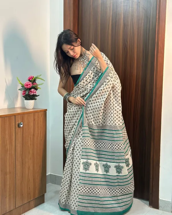 Off_White__Minute_Ready_To_Wear_Mul_Cotton_Digital_Printed_Saree_With_Pocket__For_Women_&_Girl'S