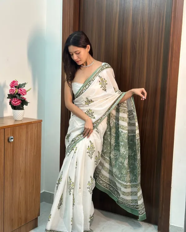 Off_White__Minute_Ready_To_Wear_Mul_Cotton_Digital_Printed_Saree_With_Pocket___For_Women_&_Girl'S