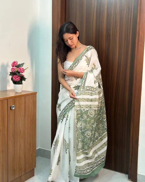 Off_White__Minute_Ready_To_Wear_Mul_Cotton_Digital_Printed_Saree_With_Pocket___For_Women_&_Girl'S
