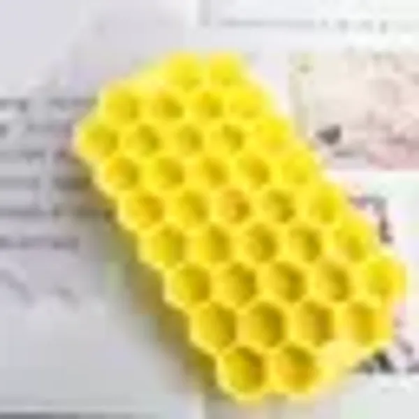 Yellow_Silicone_Ice_Cube_Tray_With_Lid_Hexagon_Freezer_Mold